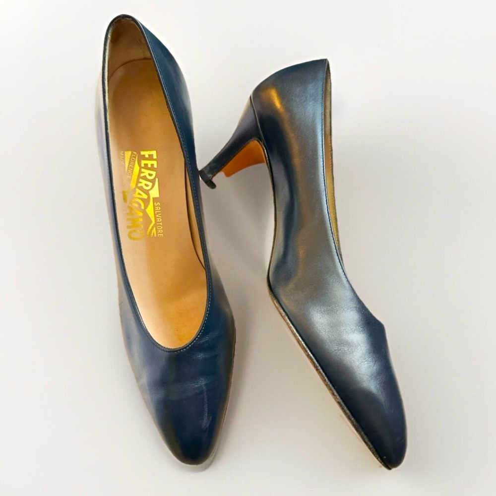 Vintage Ferragamo Cone Heels Navy Pumps 7.5 AA Narrow Pump 2.5” Italy Leather - Picture 1 of 16